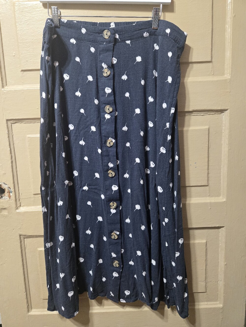 Market & Spruce Navy Blue White Floral Midi Button Front Skirt